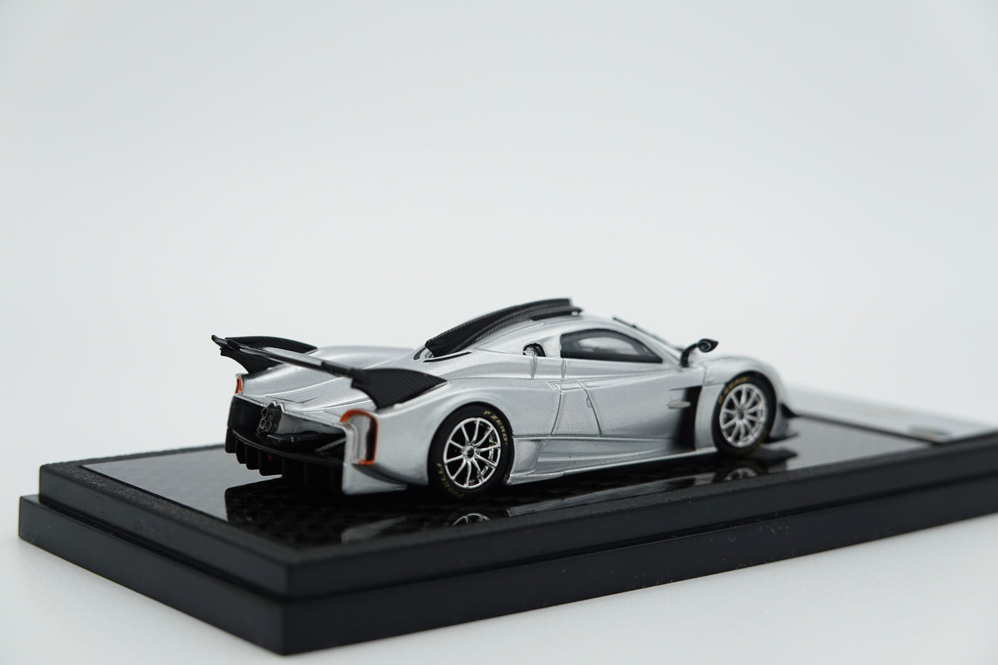 LCD Models | Pagani Huayra R | 1:64