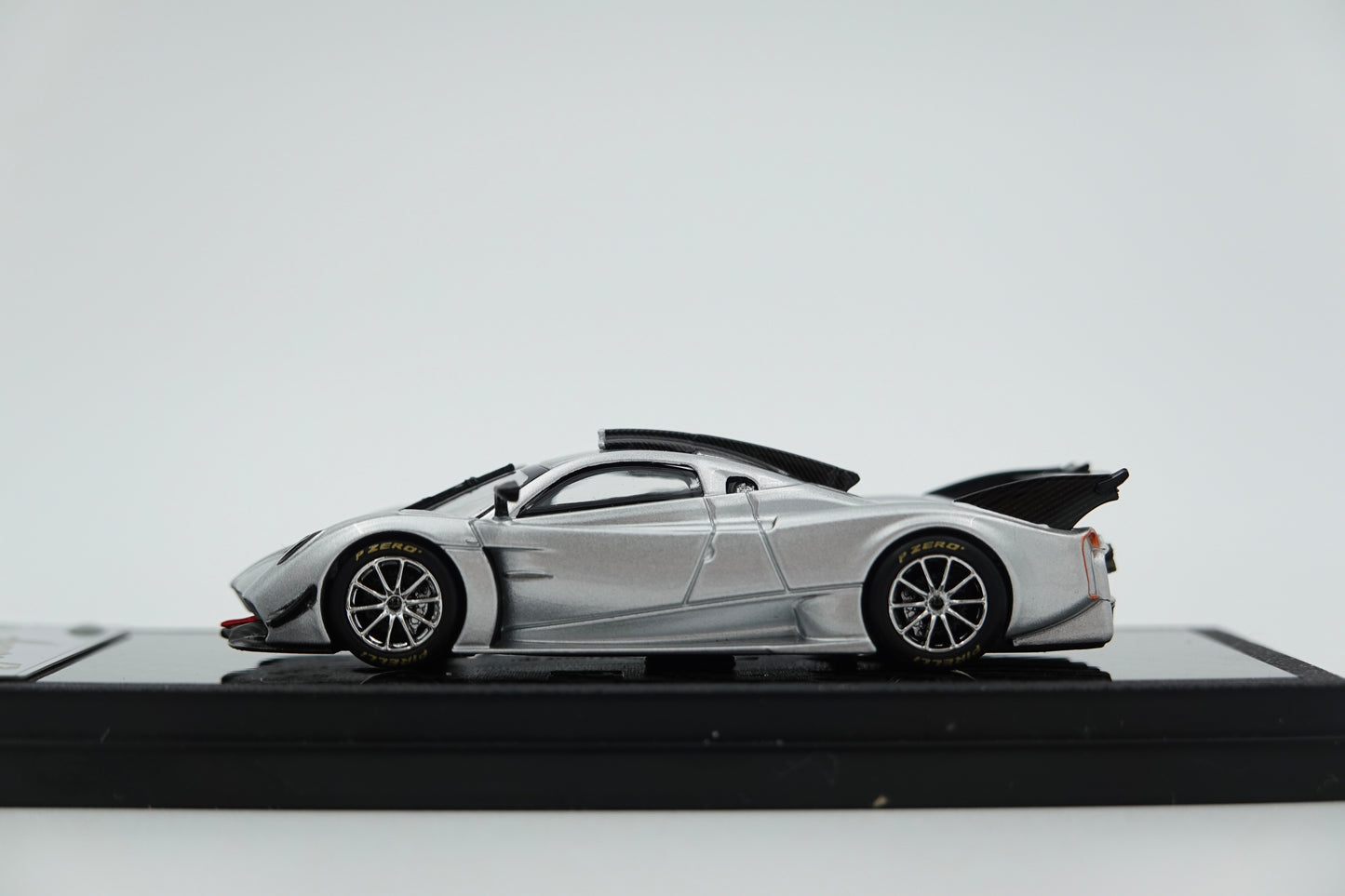 LCD Models | Pagani Huayra R | 1:64