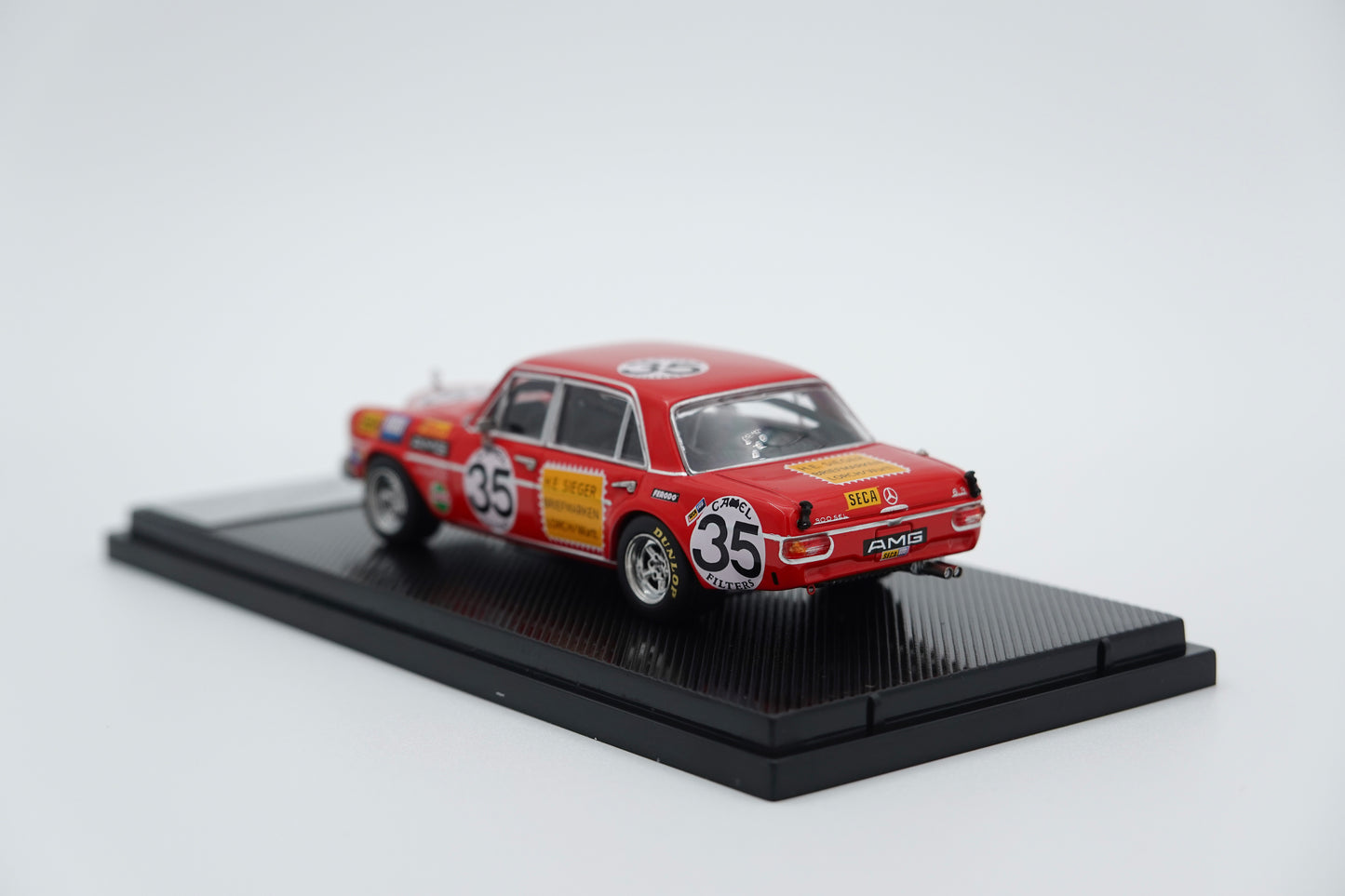 Liberty64 | Mercedes-Benz 300SEL 6.3 V8 Red Pig W109 AMG | 1:64