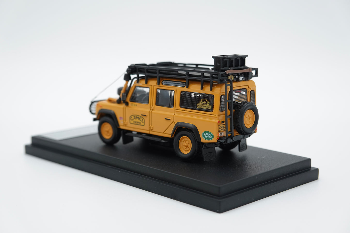 Master | Land Rover Defender 110 Camel Trophy | 1:64