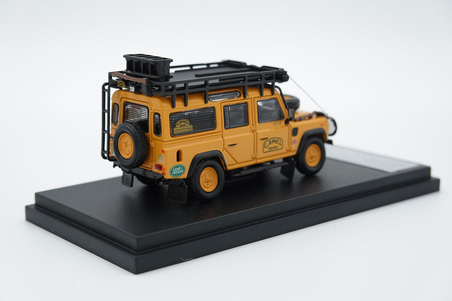 Master | Land Rover Defender 110 Camel Trophy | 1:64