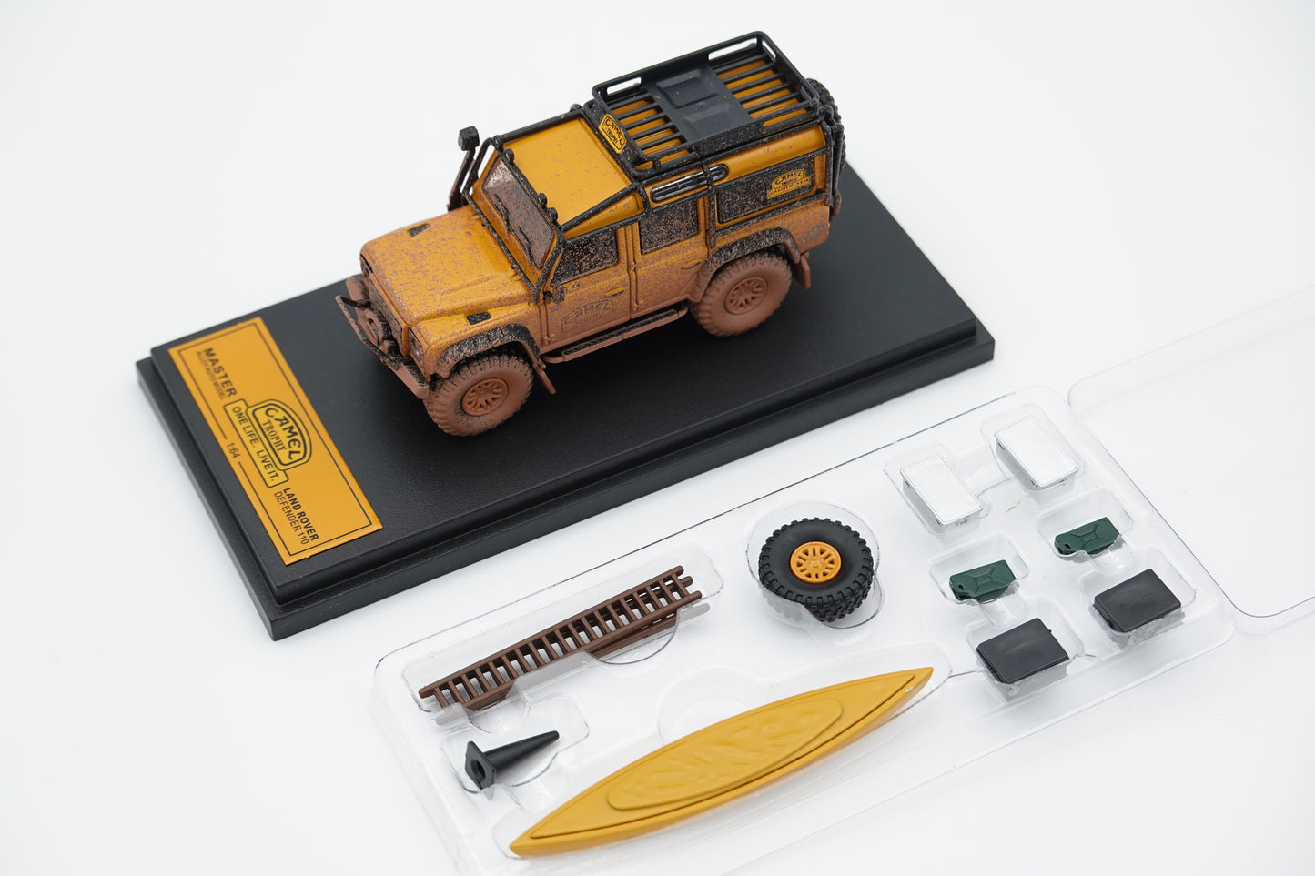 Decode | LandRover Defender110 Camel Trophy Rally Dirty Version | 1:64