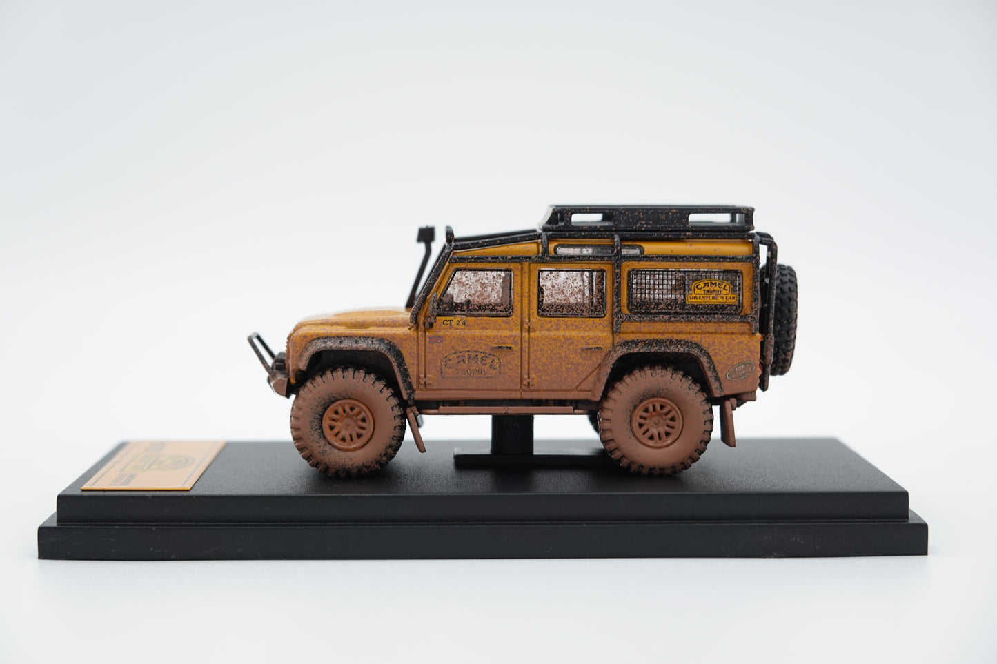 Decode | LandRover Defender110 Camel Trophy Rally Dirty Version | 1:64