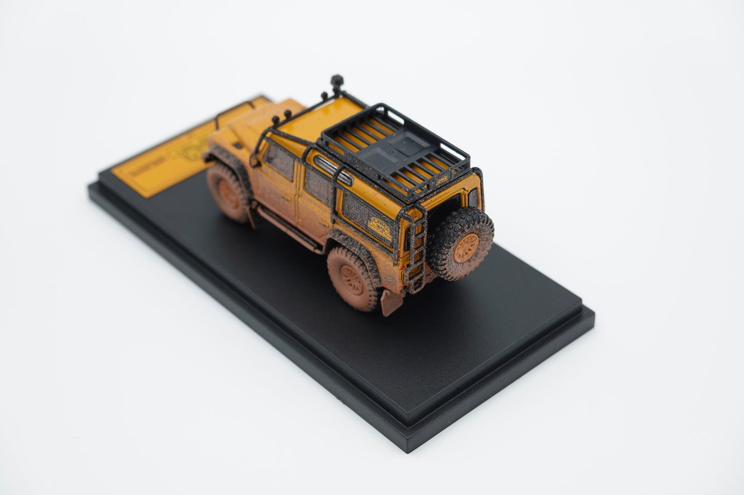 Decode | LandRover Defender110 Camel Trophy Rally Dirty Version | 1:64