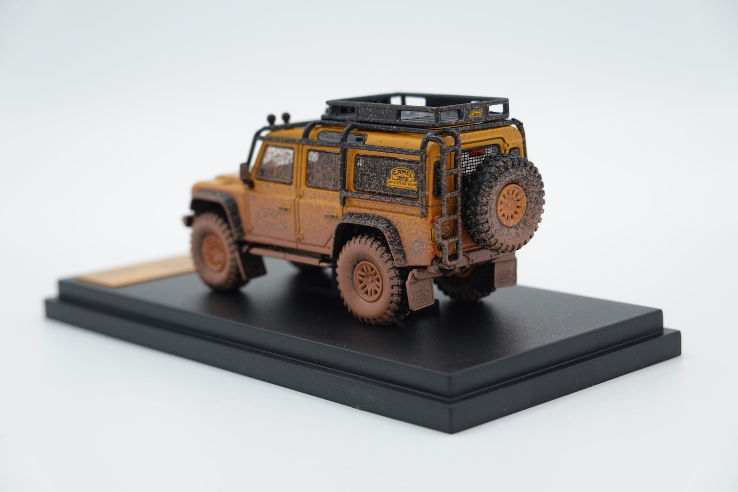 Decode | LandRover Defender110 Camel Trophy Rally Dirty Version | 1:64