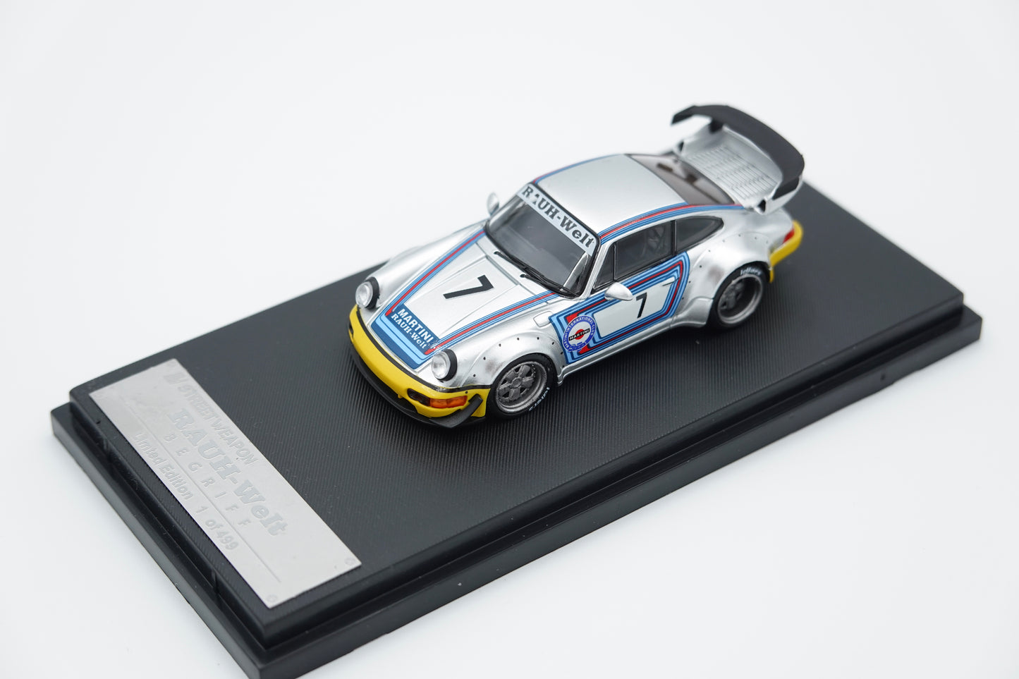 STREET WEAPON | RAUH-Welt Porsche RWB 964 Martini Racing | 1:64