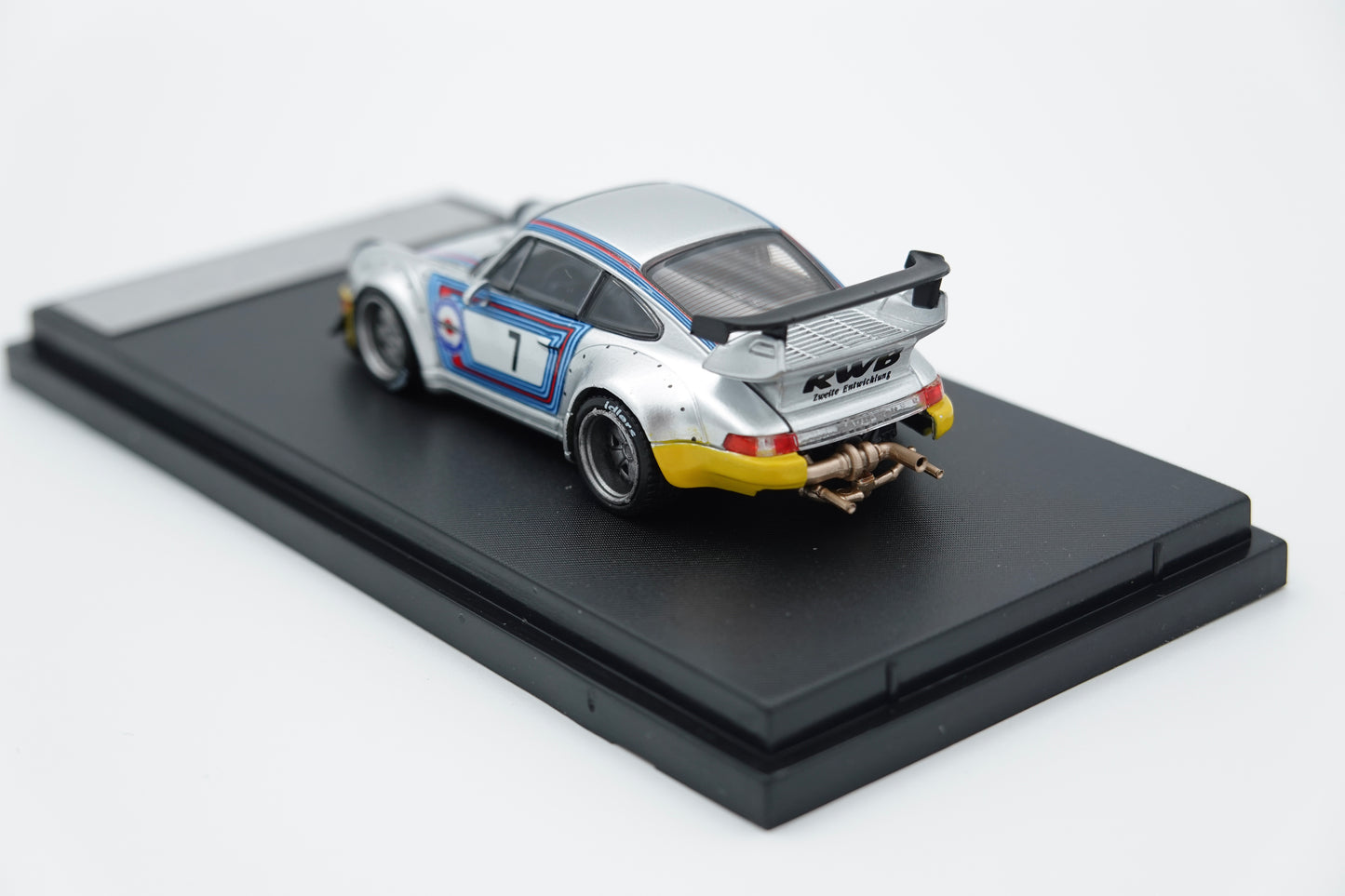 STREET WEAPON | RAUH-Welt Porsche RWB 964 Martini Racing | 1:64