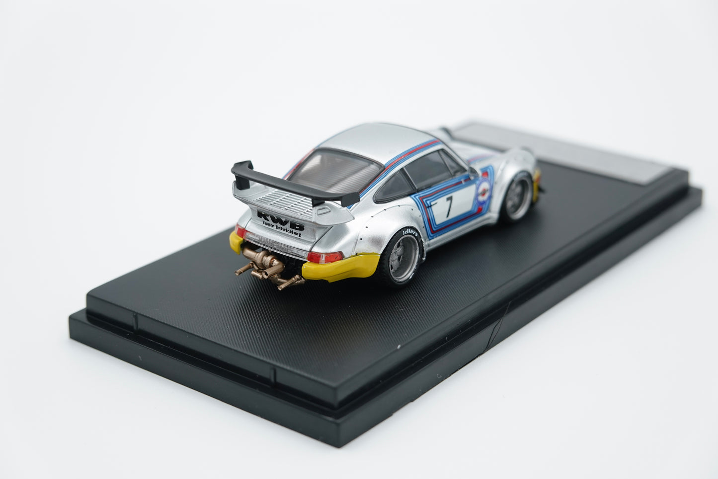 STREET WEAPON | RAUH-Welt Porsche RWB 964 Martini Racing | 1:64