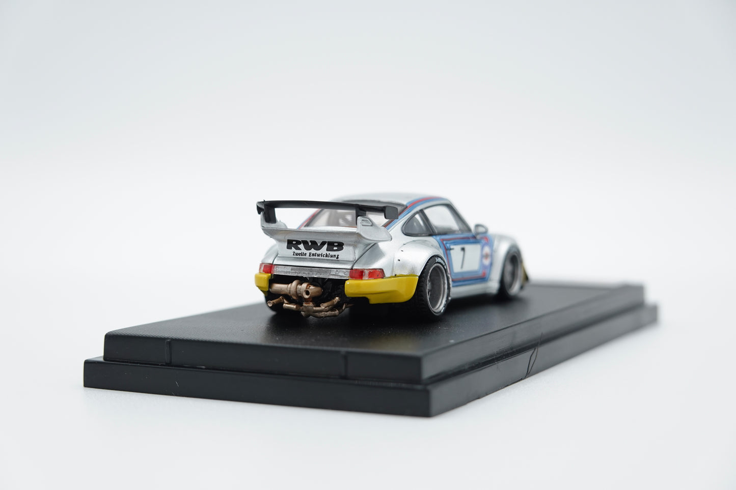 STREET WEAPON | RAUH-Welt Porsche RWB 964 Martini Racing | 1:64