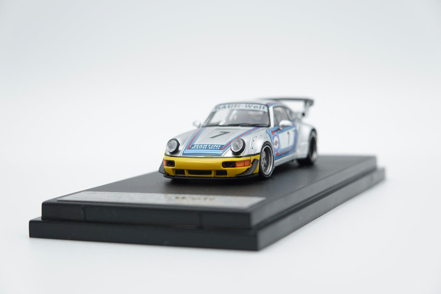 STREET WEAPON | RAUH-Welt Porsche RWB 964 Martini Racing | 1:64