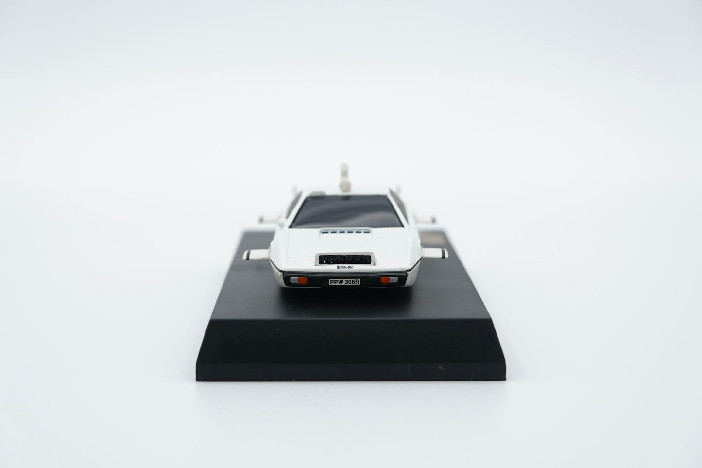 Kyosho | Lotus Esprit S1 Submarine 007 The Spy Who Loved Me "Wet Nellie" | 1:64