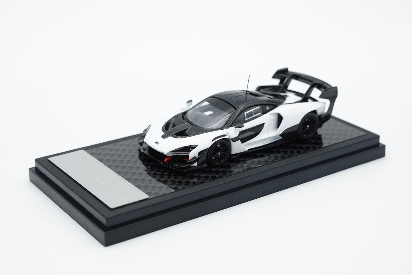 LCD | McLaren Senna GTR Black&White HEC Special Edition | 1:64