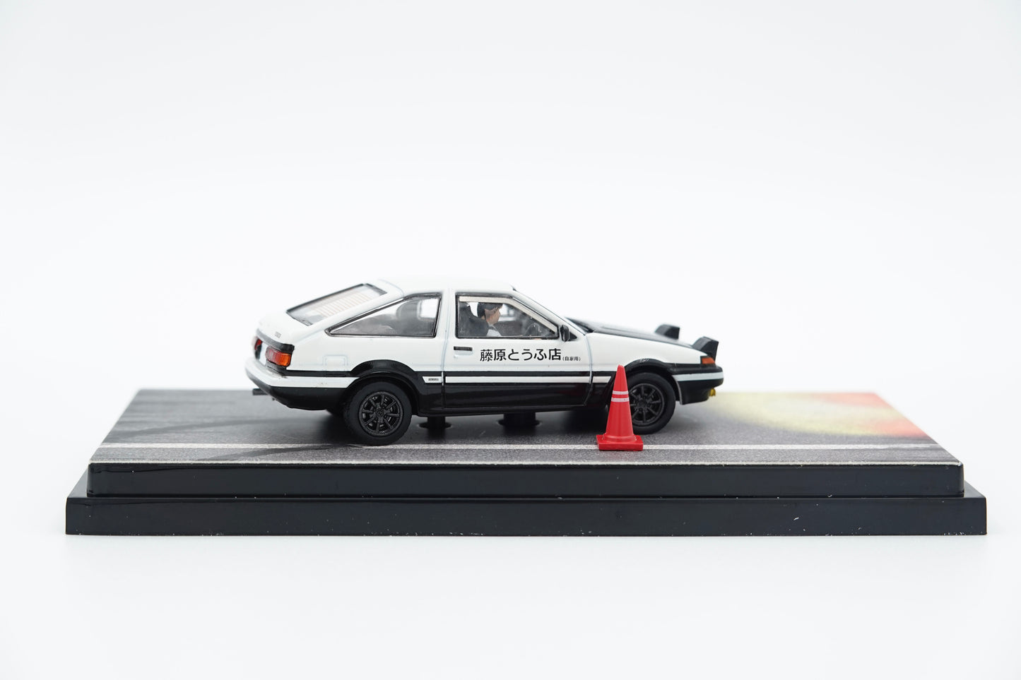 Hobby Japan | Toyota Sprinter Trueno GT Apex AE86 Initial D | 1:64