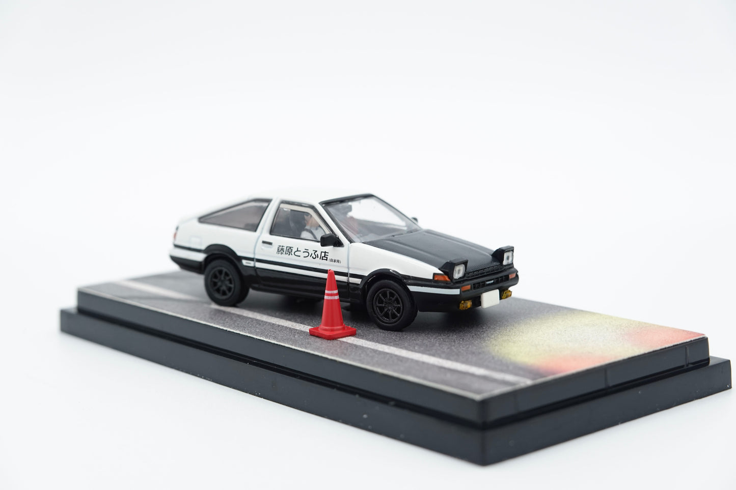 Hobby Japan | Toyota Sprinter Trueno GT Apex AE86 Initial D | 1:64