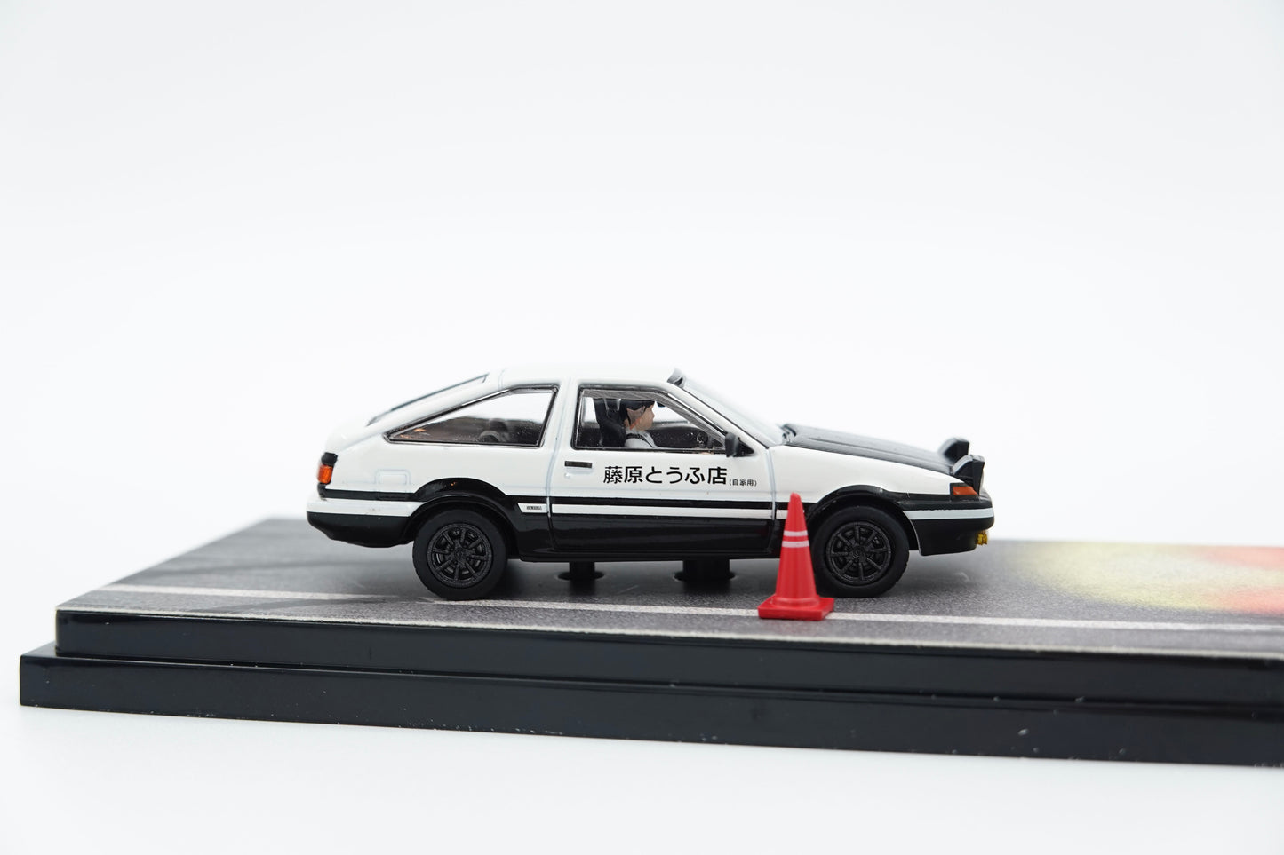 Hobby Japan | Toyota Sprinter Trueno GT Apex AE86 Initial D | 1:64