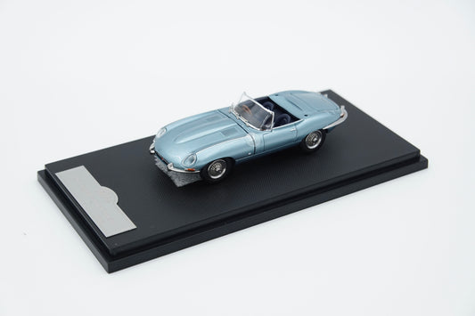 GFCC | 1961 Jaguar E-Type Roadster Opalescent Silver Blue | 1:64