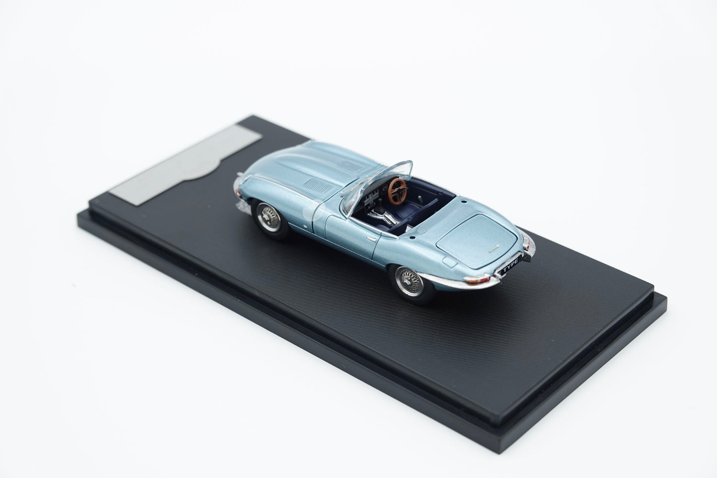 GFCC | 1961 Jaguar E-Type Roadster Opalescent Silver Blue | 1:64