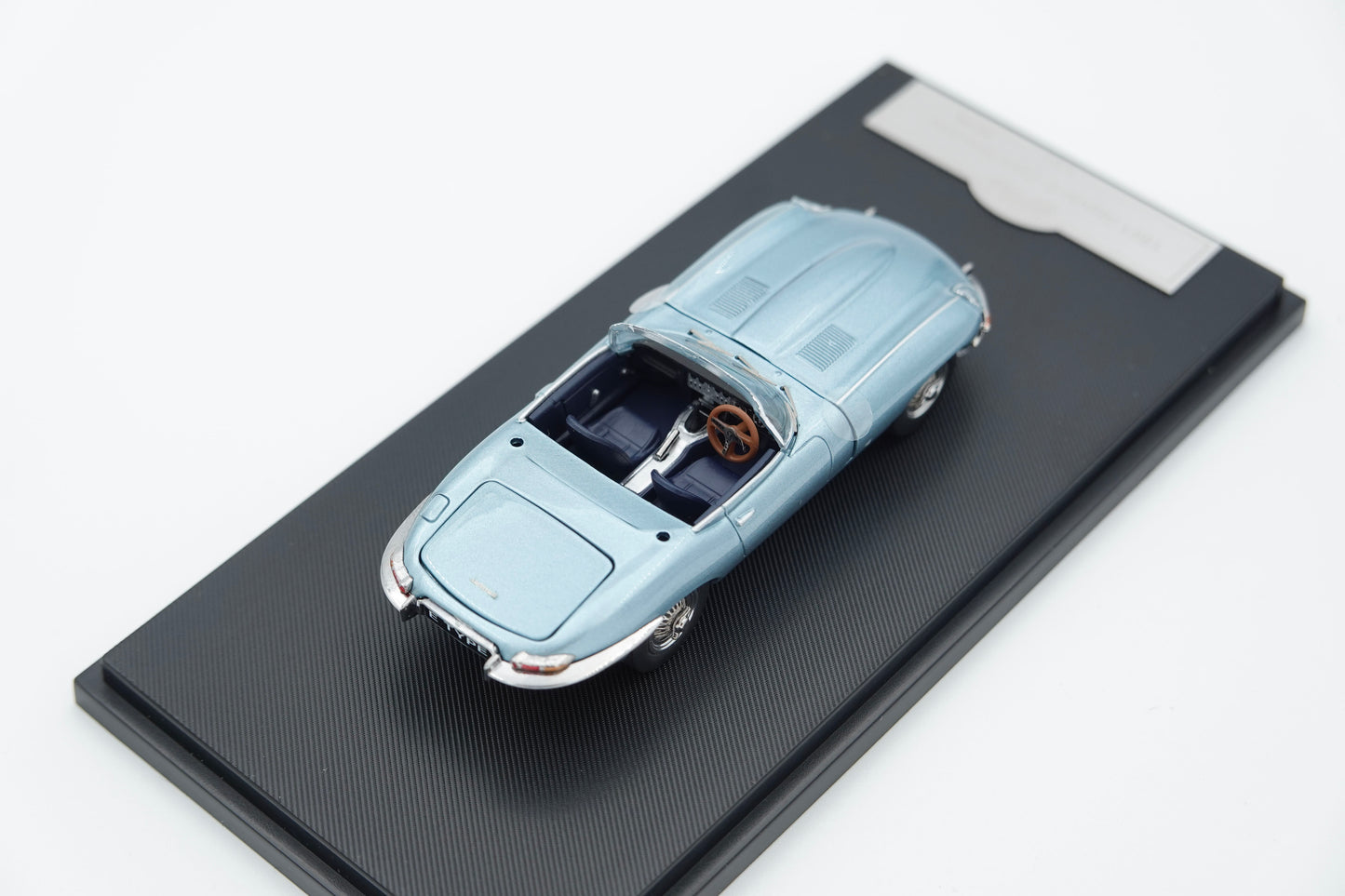 GFCC | 1961 Jaguar E-Type Roadster Opalescent Silver Blue | 1:64