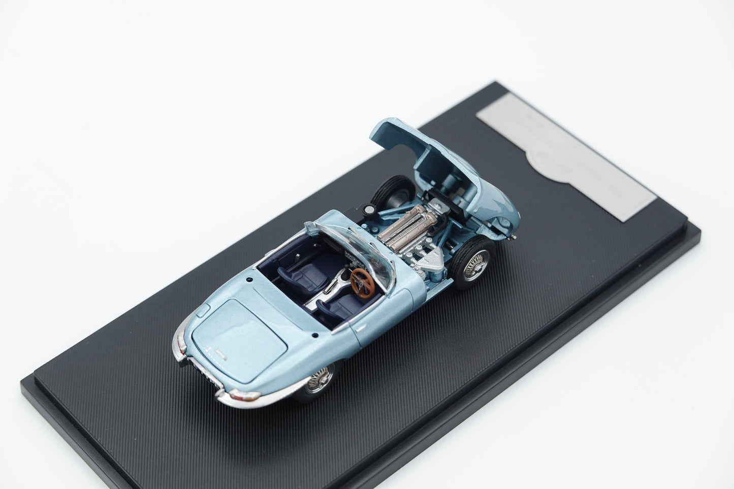 GFCC | 1961 Jaguar E-Type Roadster Opalescent Silver Blue | 1:64