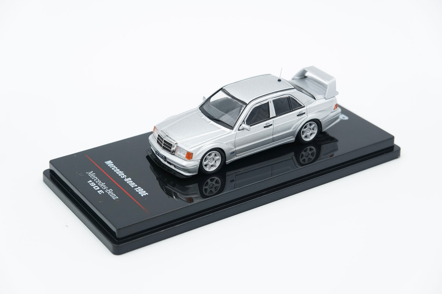 INNO64 | Mercedes-Benz 190E Silver | 1:64