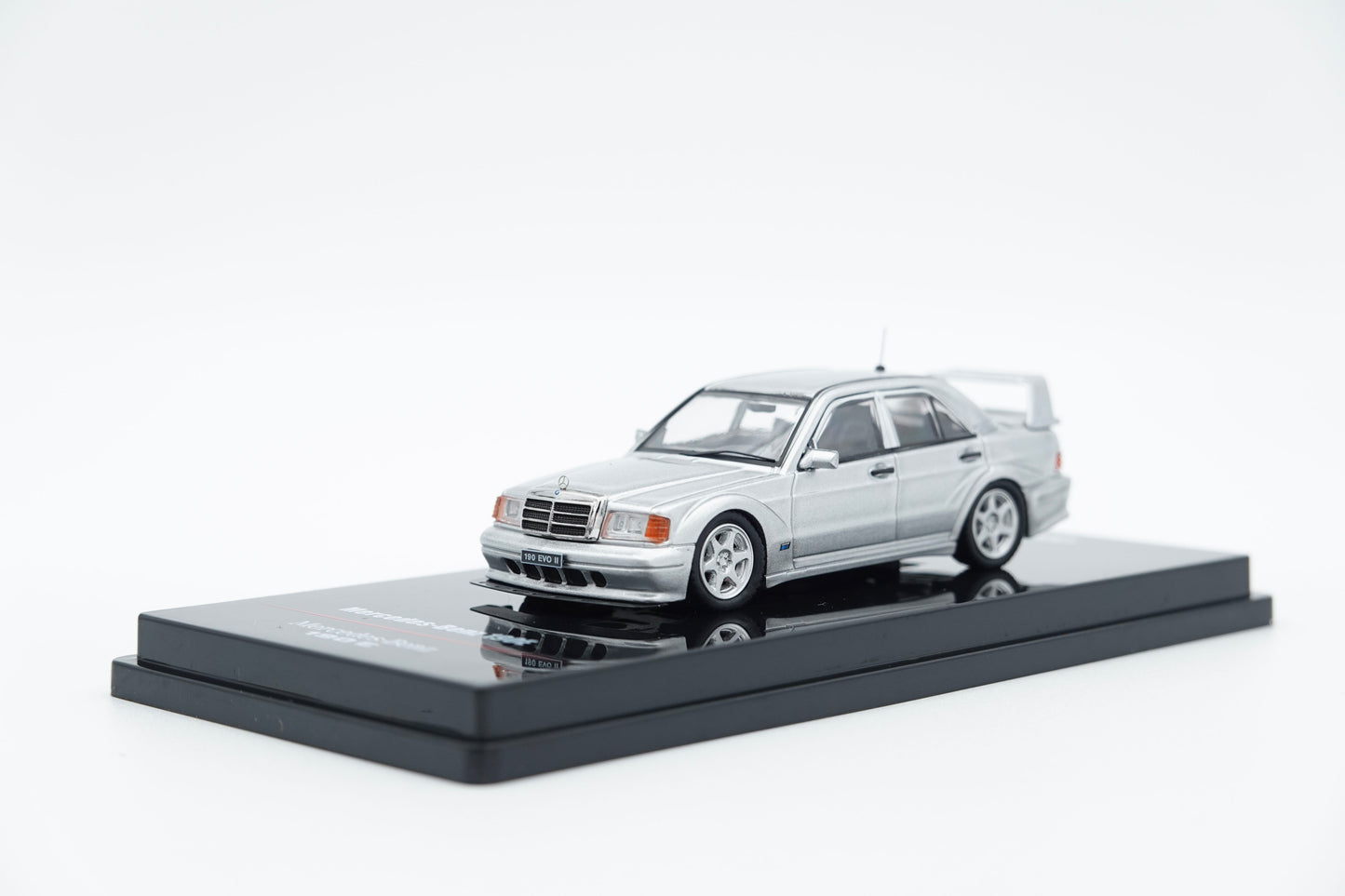 INNO64 | Mercedes-Benz 190E Silver | 1:64