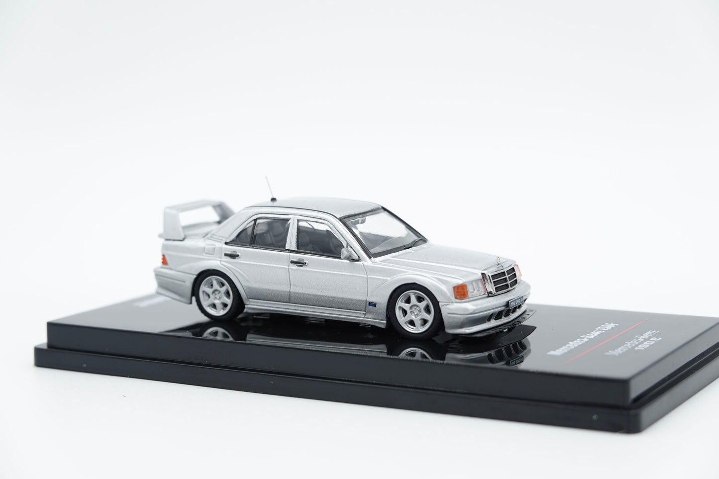 INNO64 | Mercedes-Benz 190E Silver | 1:64