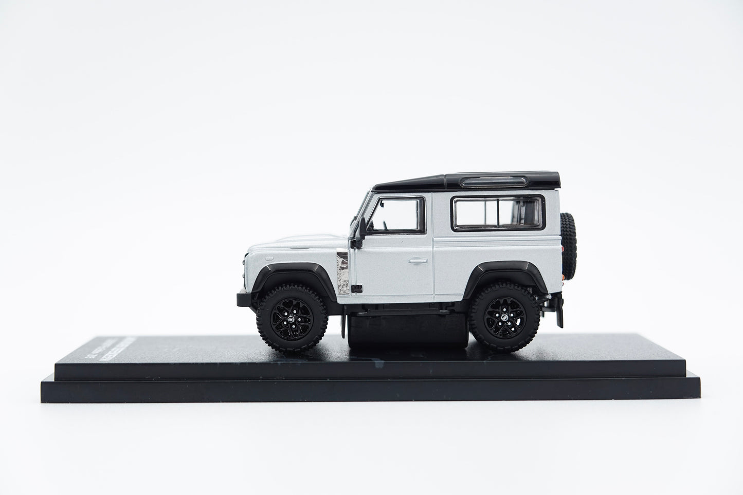 Almost Real ARbox | Land Rover Defender 90 "2,000,000" Pcs Edition 2015 | 1:64