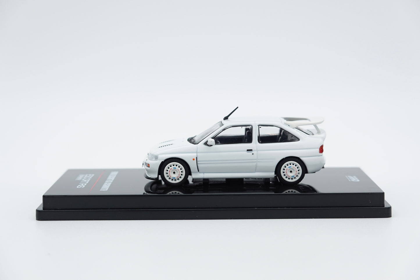 INNO64 | Ford Escort RS Cosworth "OZ Rally Racing Wheels" (LHD) | 1:64